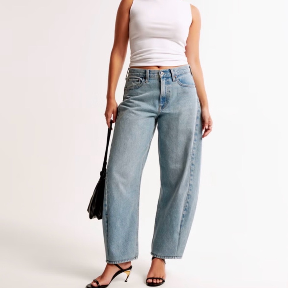 Curve Love Mid Rise Barrel Jean